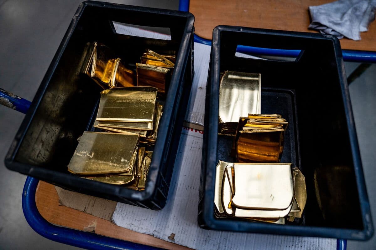 Gold Steadies as Hormuz Standoff Keeps Inflation Risk High