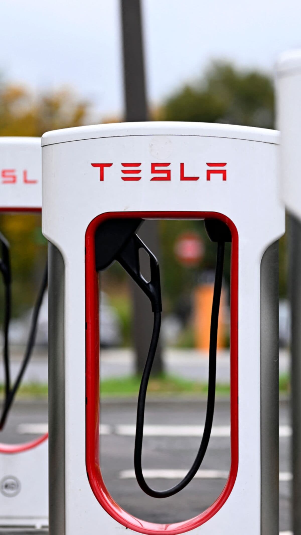 Tesla Boosts Spending Plan to $25 Billion in AI, Robotics Push