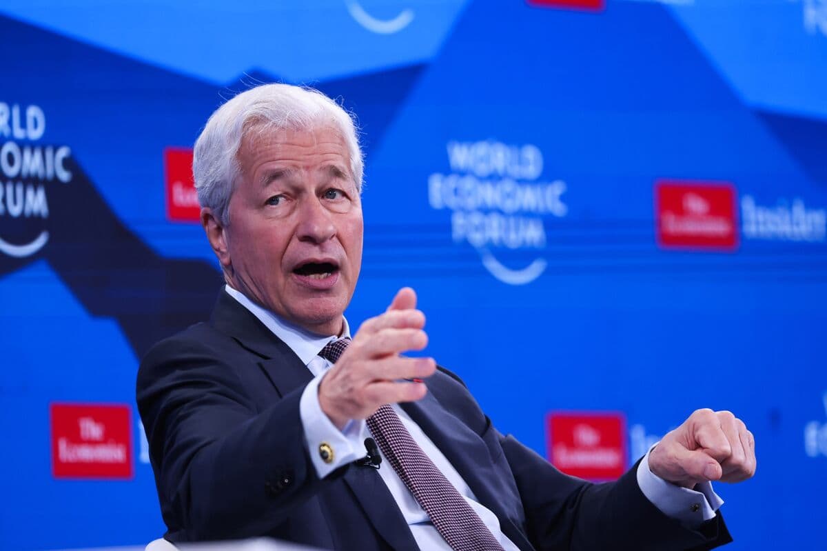 Trump Urges Judge Not to Let Dimon ‘Escape’ JPMorgan Lawsuit