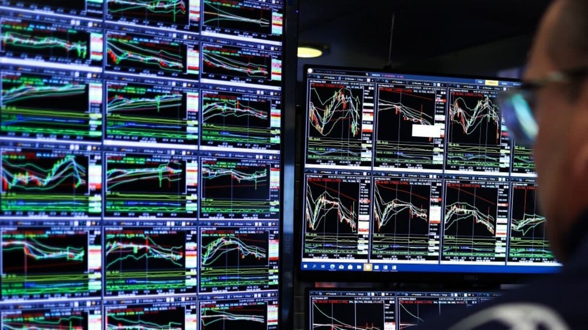 Stocks Keep Climbing on Hopes Ceasefire Will Hold: Markets Wrap