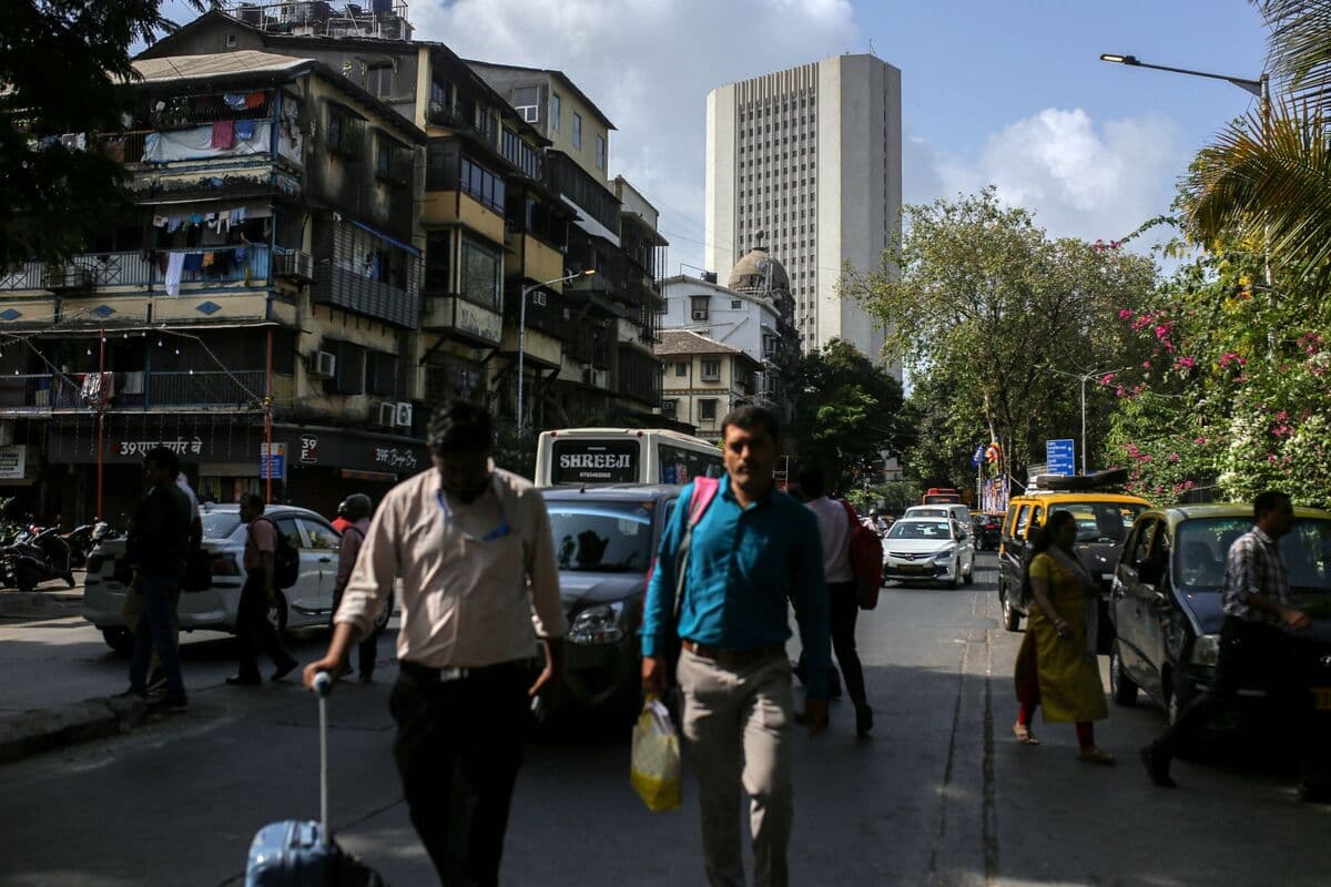India Considers Spending Curbs to Protect Fiscal Deficit Target