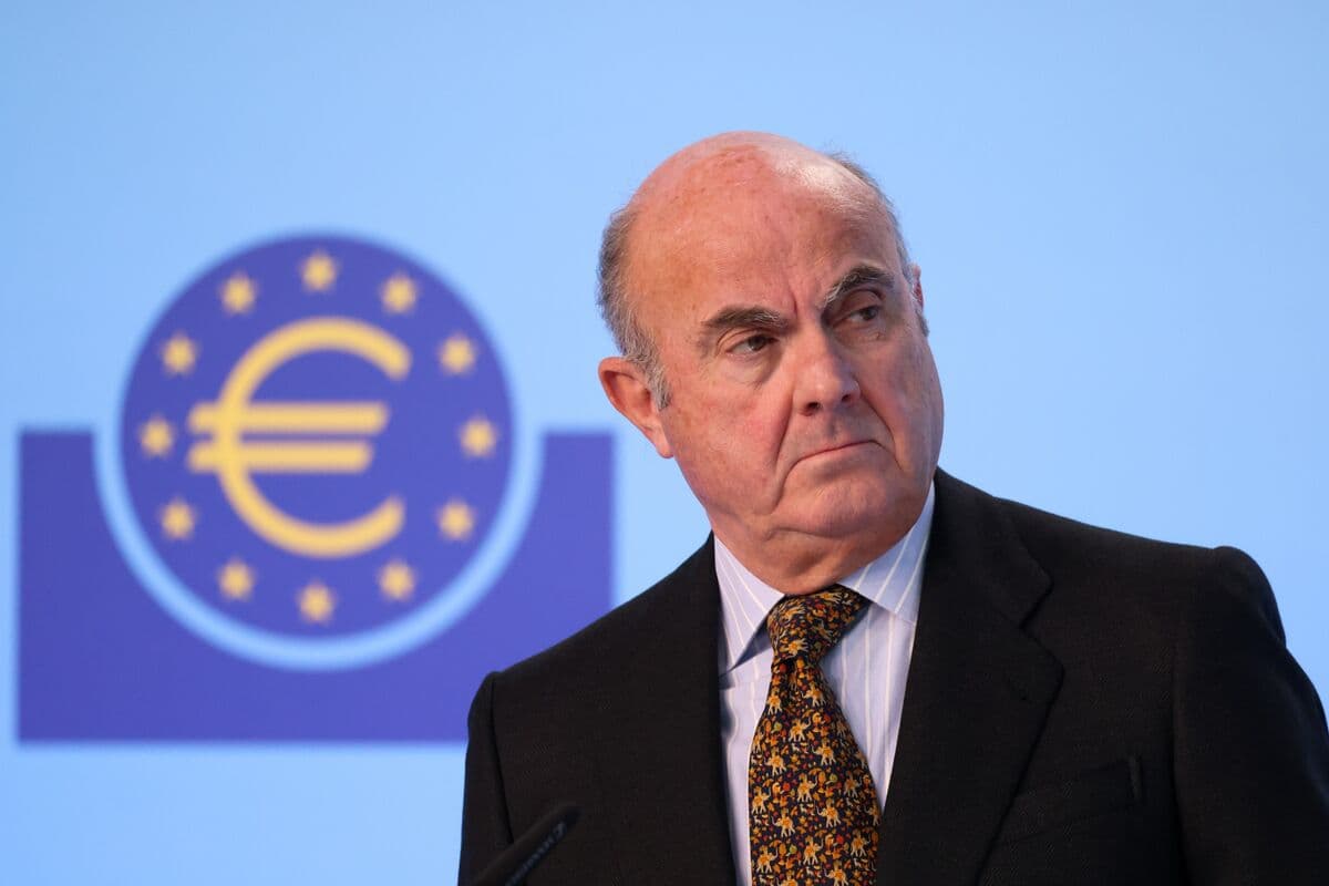 Guindos Says ECB Needs to Be Prudent, Keep a Cool Head on Rates