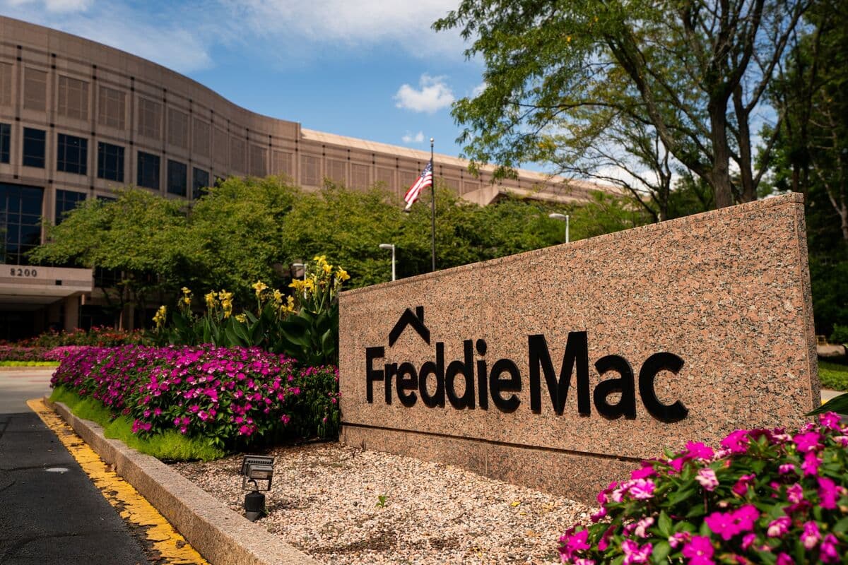Fannie, Freddie Whipsaw as Trump Floats Trillion-Dollar Value