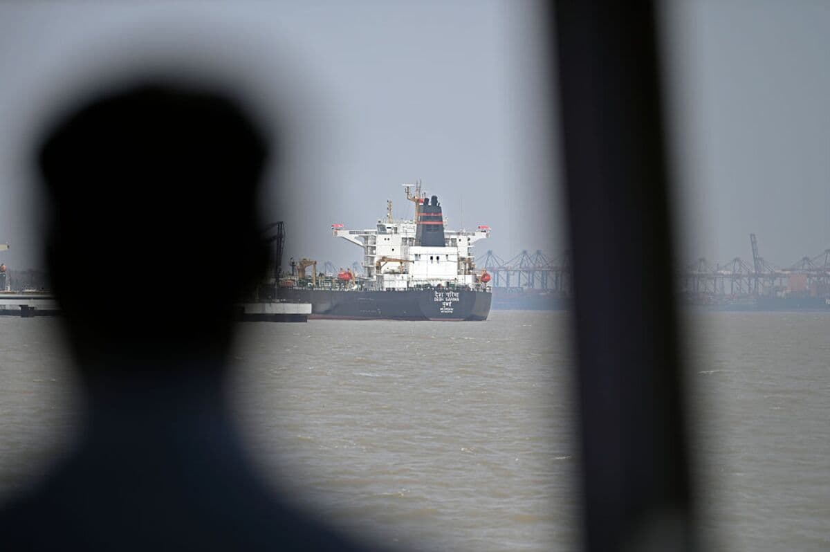 HORMUZ TRACKER: Traffic Halts as Trump Weighs Iran’s New Offer