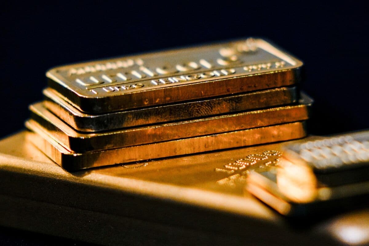 Gold Steadies as US-Iran Clashes Dim Truce Prospects in Mideast