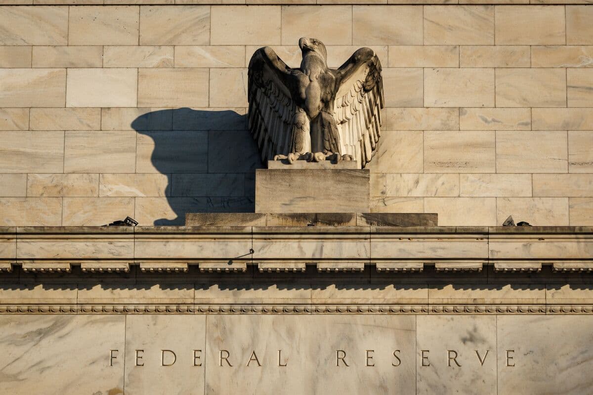 Bond Traders Cling to Fed Rate-Cut View as Inflation Jumps