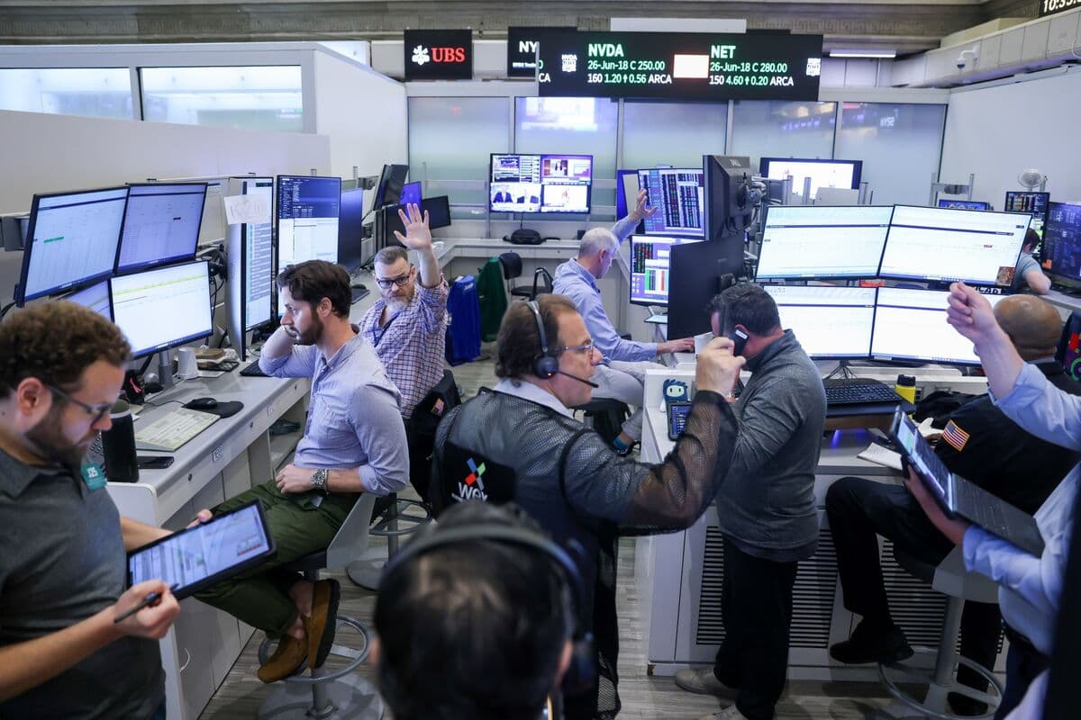 US Stocks Erase Drop as Traders Evaluate Middle East, Jobs Data