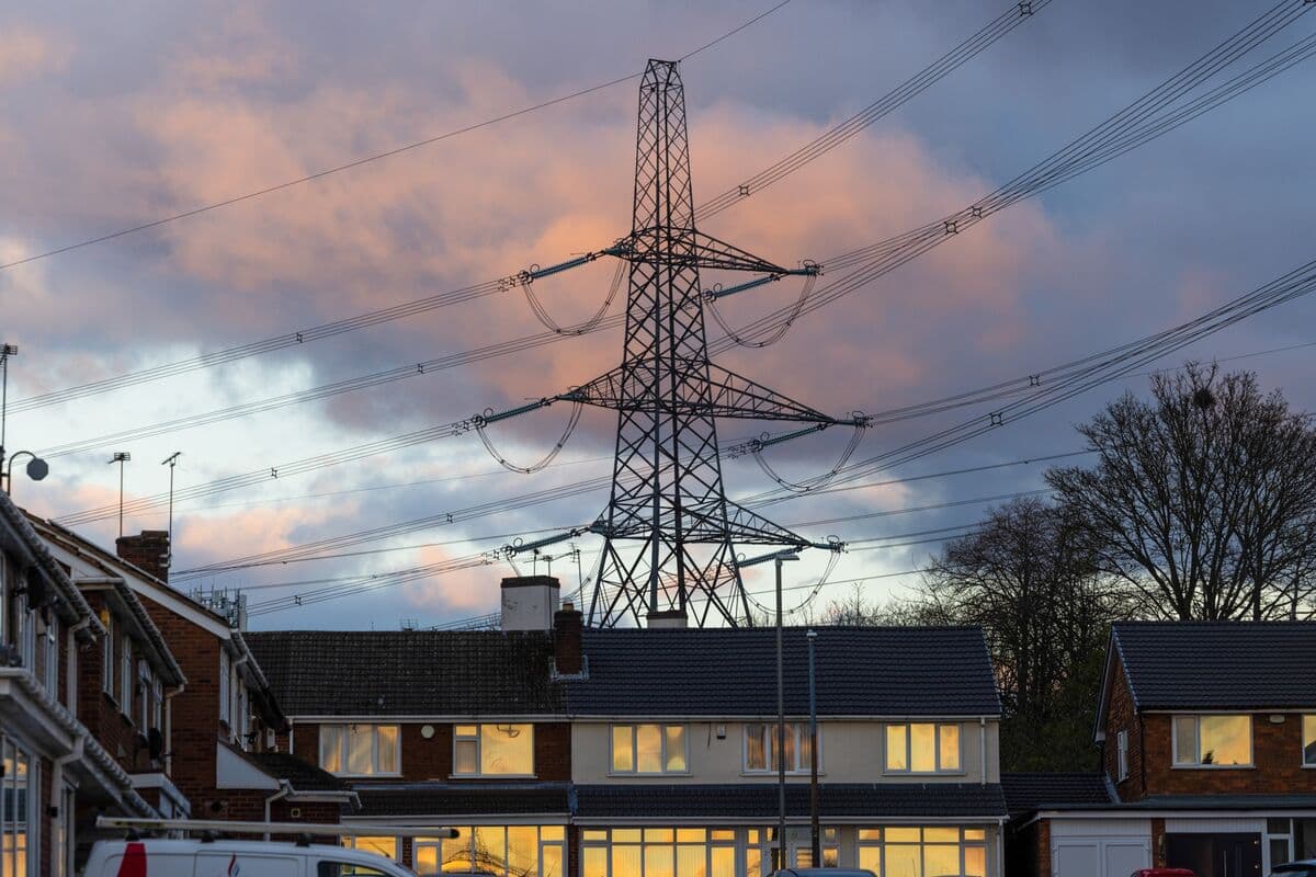 UK Private Sector Flatlines in March as Stagflation Fears Rise