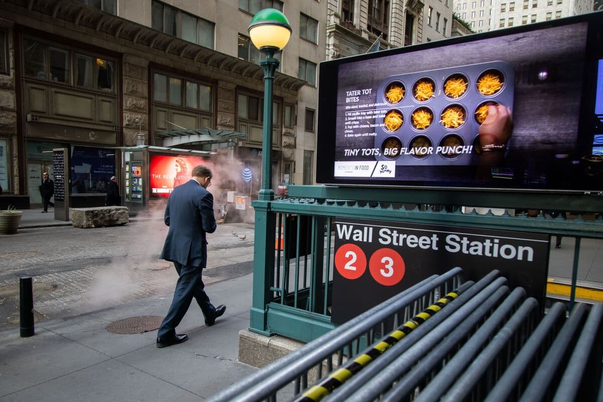 US Yields at 5% Tug Traders Between Dip-Buying Greed and Fear