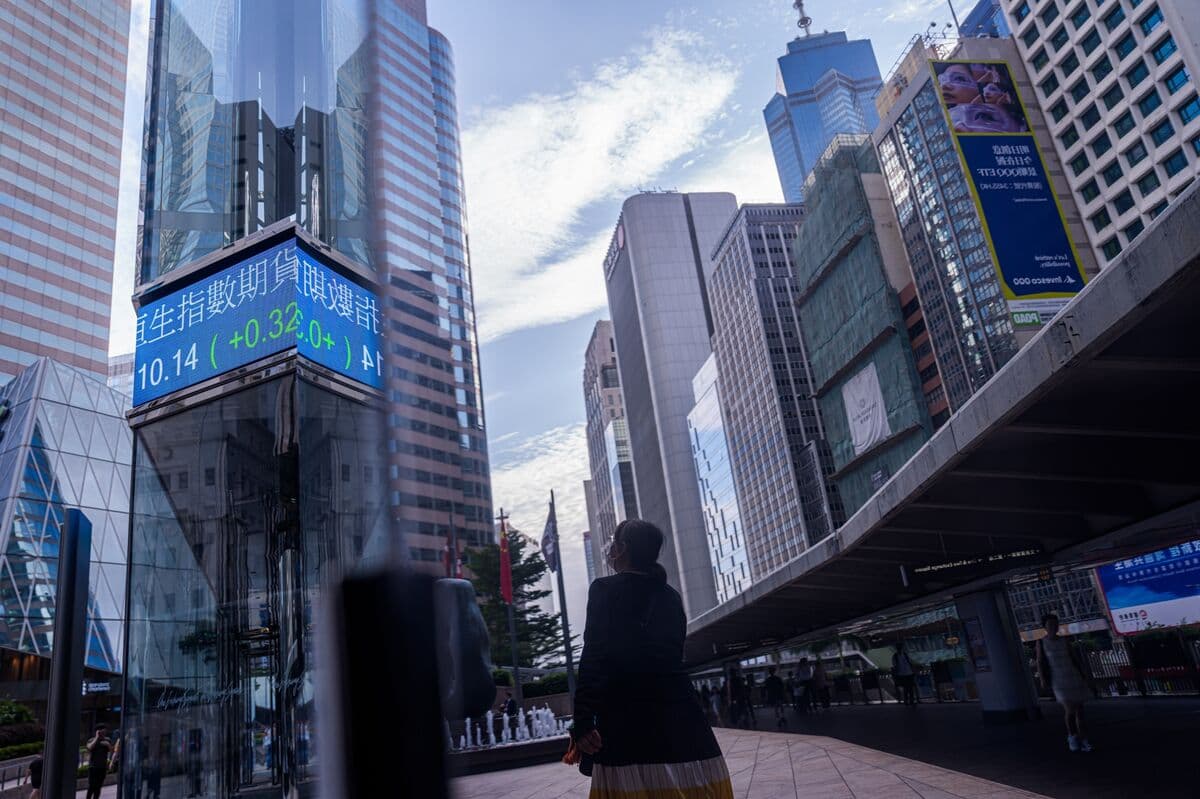 China Sells $885 Million of Green Bonds in Hong Kong Debut