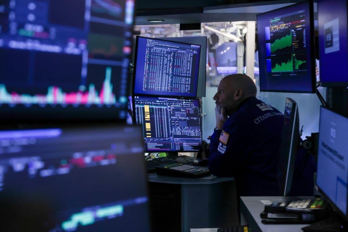US Futures Gain, Oil Falls on Signs of Iran Talks: Markets Wrap