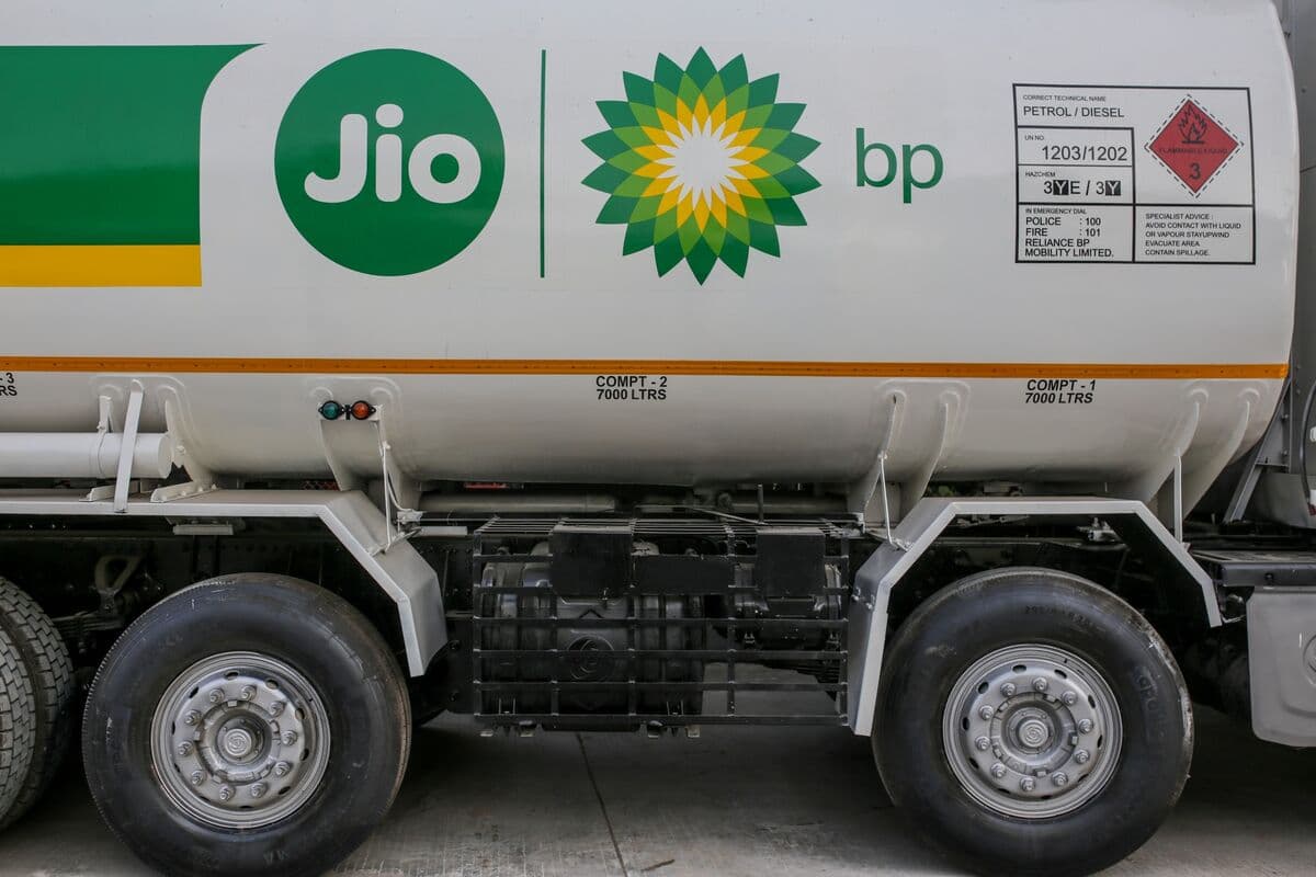 Reliance Caps Fuel Sales to $11 a Visit as Shortages Deepen