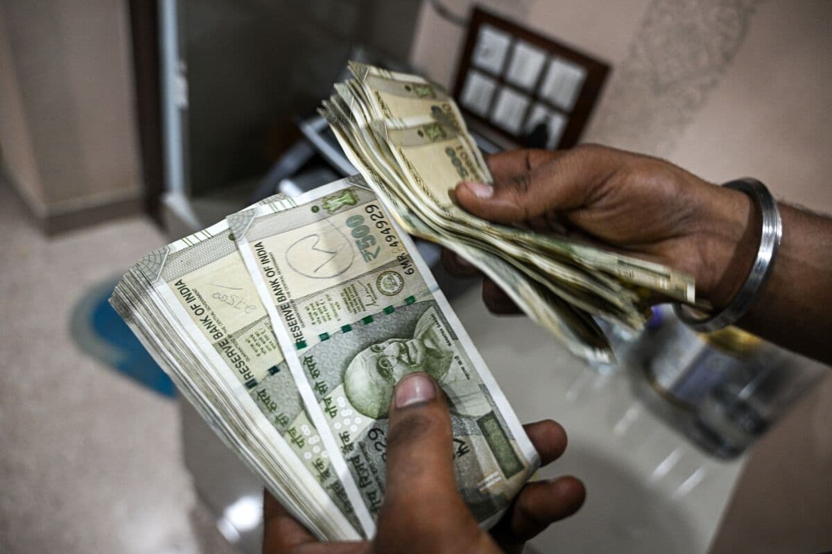 India Forex Regulator Criticizes Banks’ Rupee Arbitrage Trades