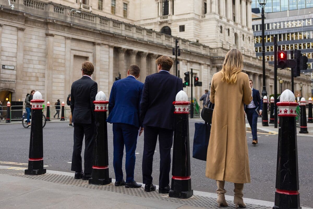 UK Job Cuts Suggest Companies Turning Cautious on Iran War Shock