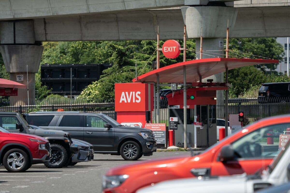 Avis Shares Plunge 62% in Two Days in Crashing Halt to Rally