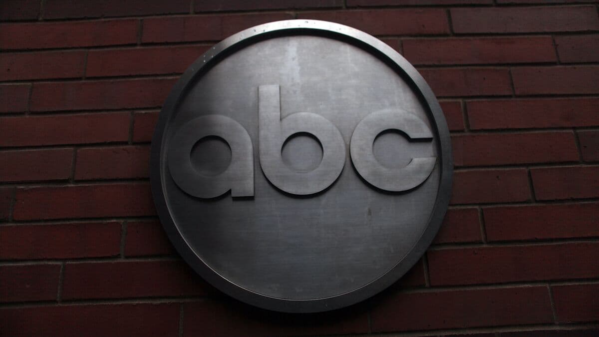 FCC Commissioner Gomez Condemns Early ABC License Review as First Amendment Violation