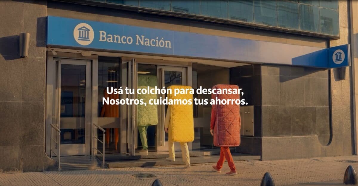 Argentines Keep Cash Under Mattresses Even as Milei Pushes Bank Accounts
