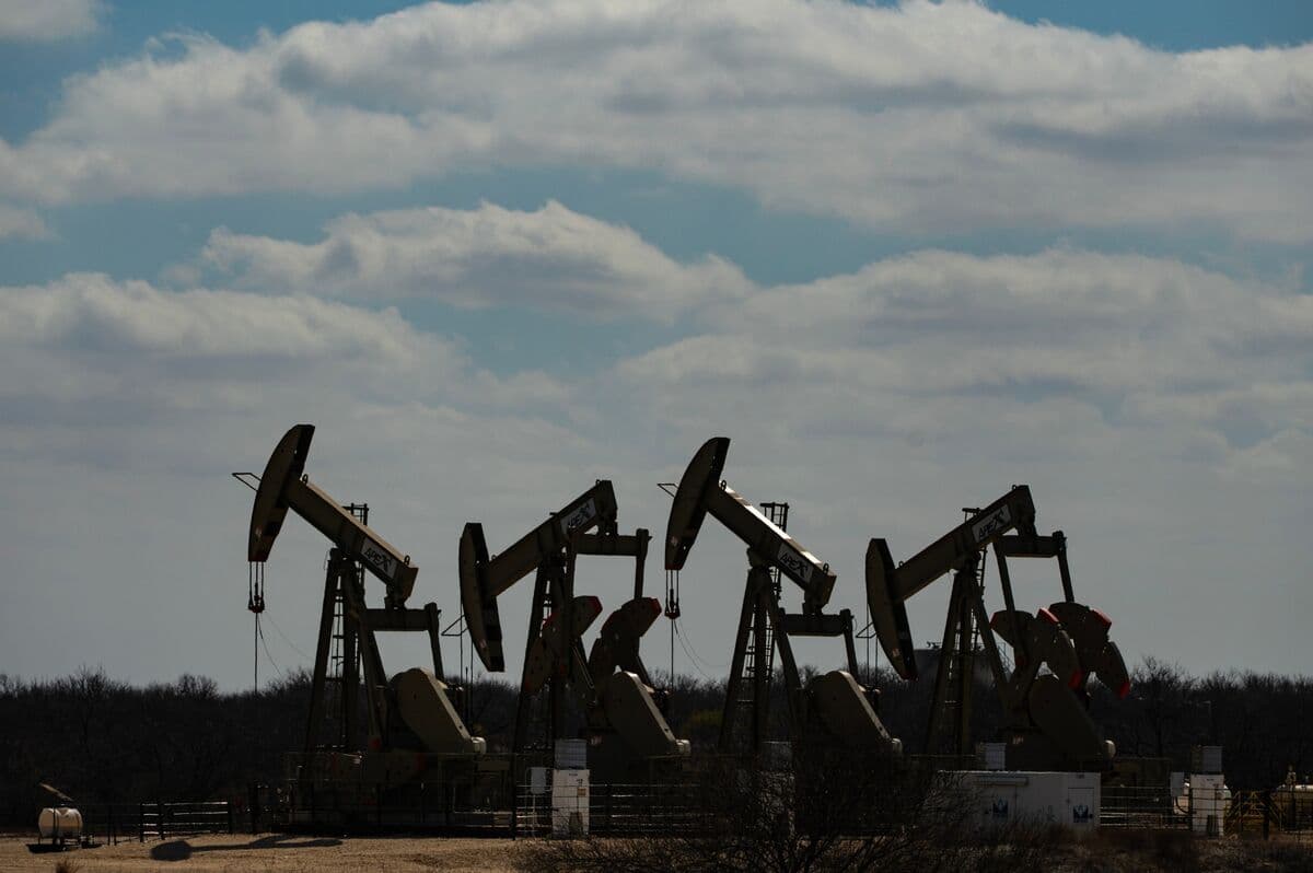 Oil Extends Gain After Attacks Lower Saudi Production Capacity