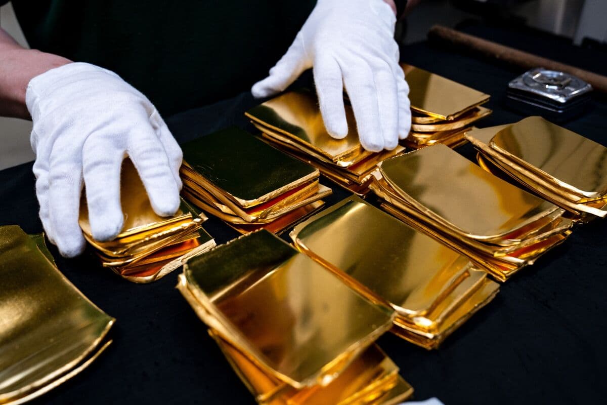 Gold Steady as Traders Track Hormuz Stalemate, Inflation Risks