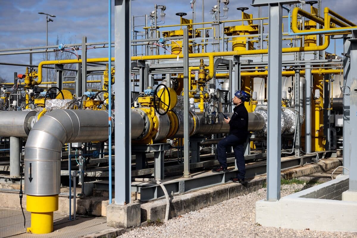 Italy Deficit at 3.1% Breaches EU Ceiling in Setback for Meloni