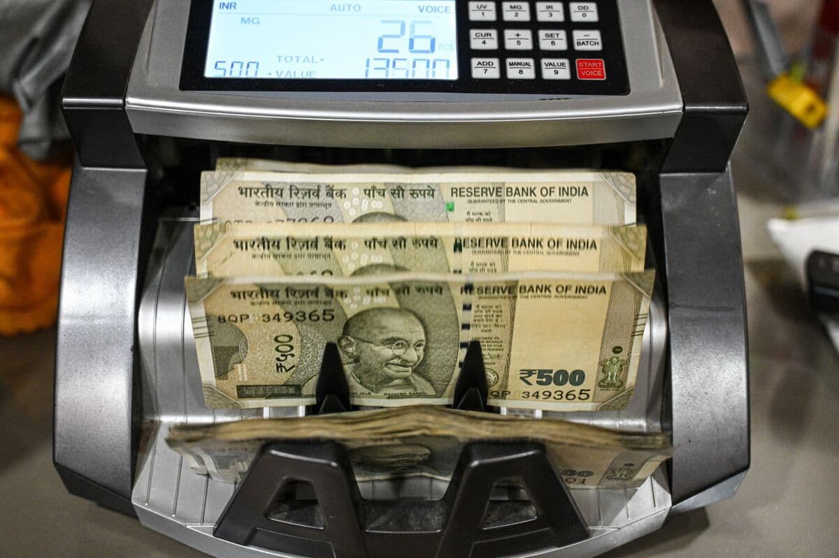 India’s Boldest Currency Move in Years Fails to Hold Rupee Gains