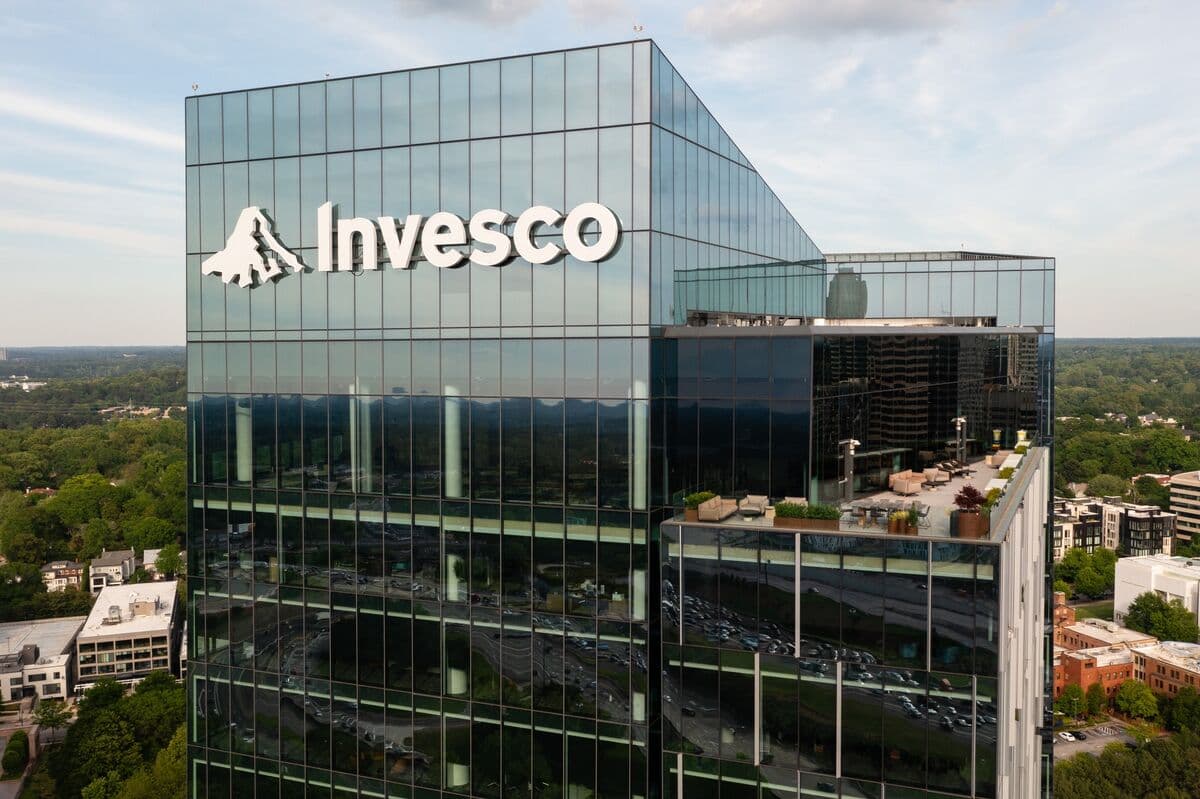 BlackRock, State Street Target Invesco’s $379 Billion Tech Grip