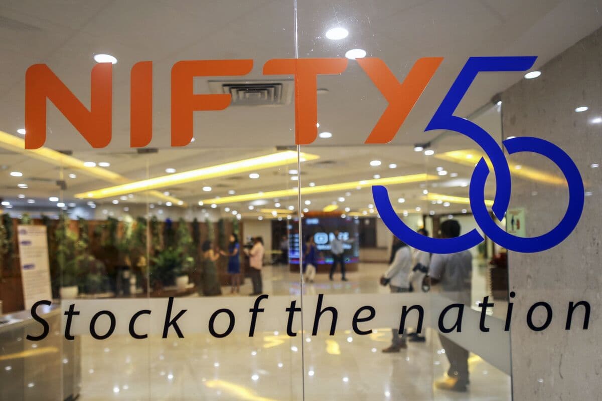 Indian Small-Cap Stocks Outpace Larger Peers to Erase War Losses