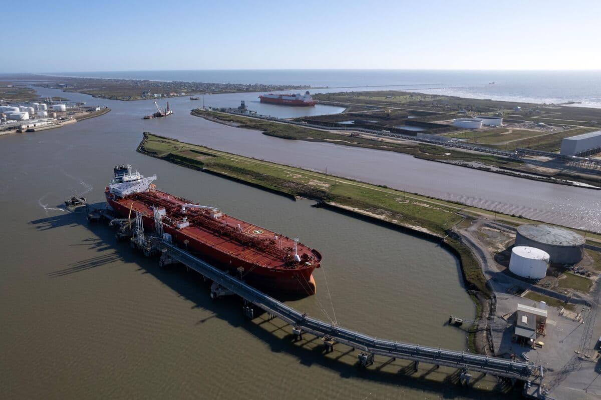 US Crude Exports Test Limits as Shipping Constraints Mount
