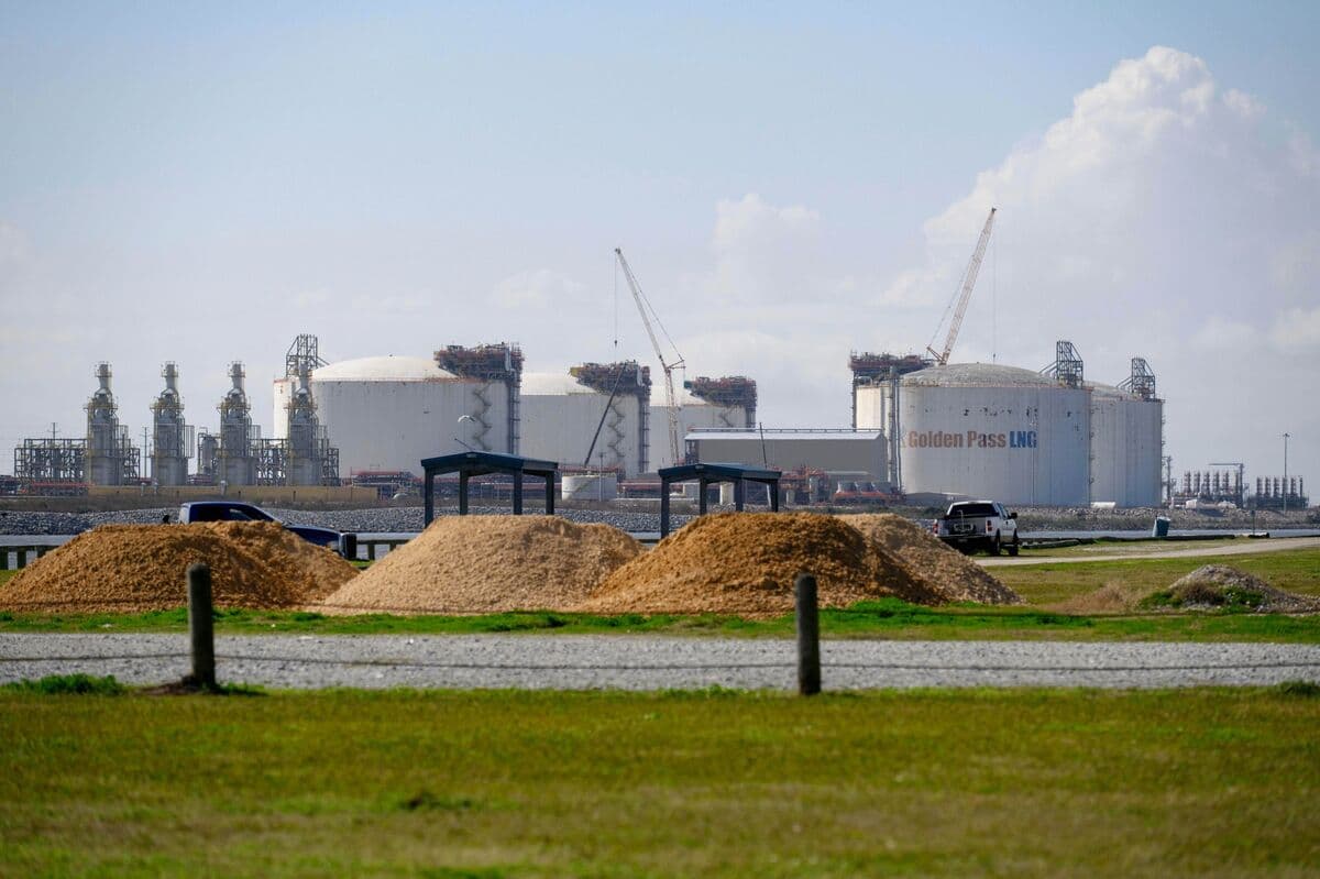 Qatar-Exxon Golden Pass LNG Plant in Texas Starts Production