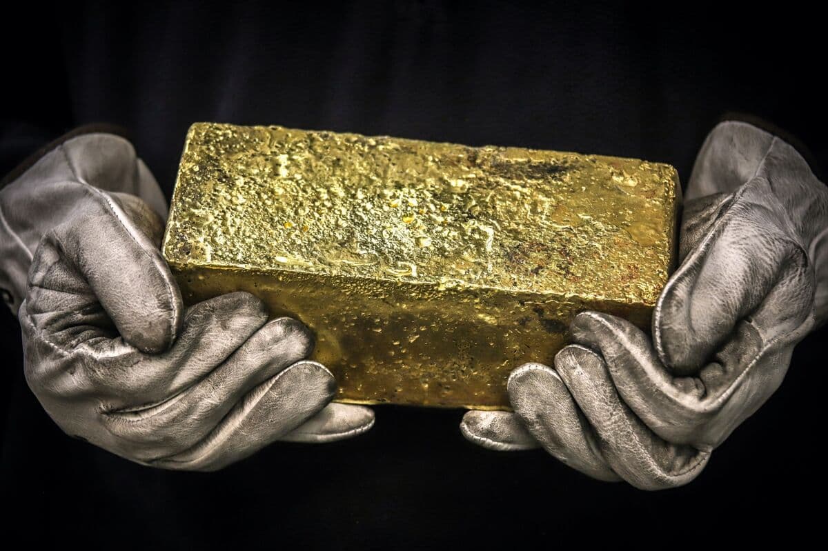 Gold Steadies After Japan’s Yen Intervention Weakens Dollar