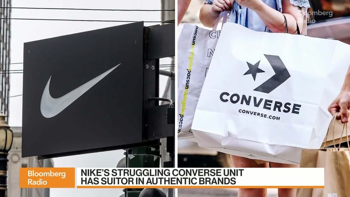 Nike Plummets to Lowest in Decade as Turnaround Sputters