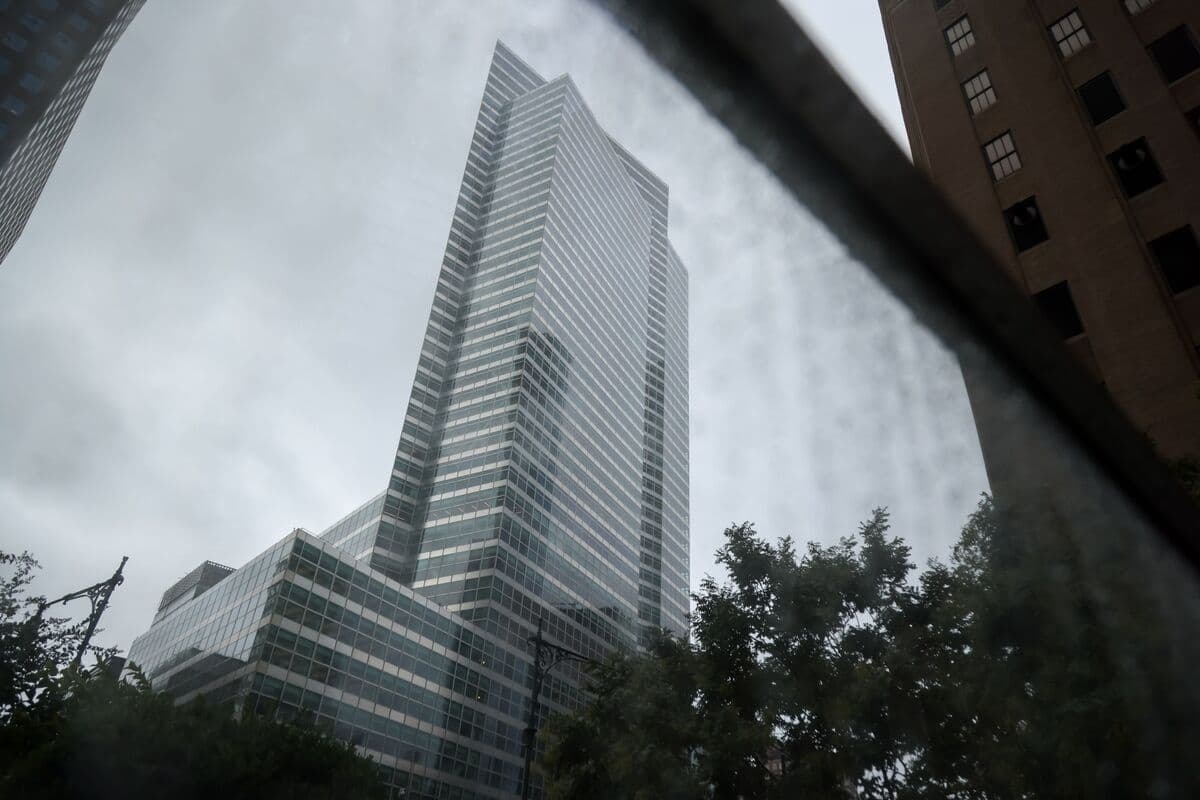 Goldman Sachs Private Credit Fund Dodges Exodus With 4.999% Redemptions