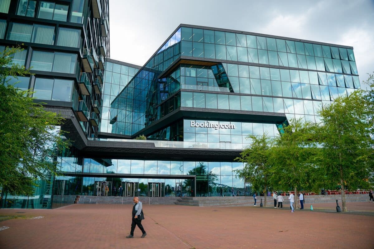 Booking’s 2Q Guidance Misses on Middle East, Shares Slide