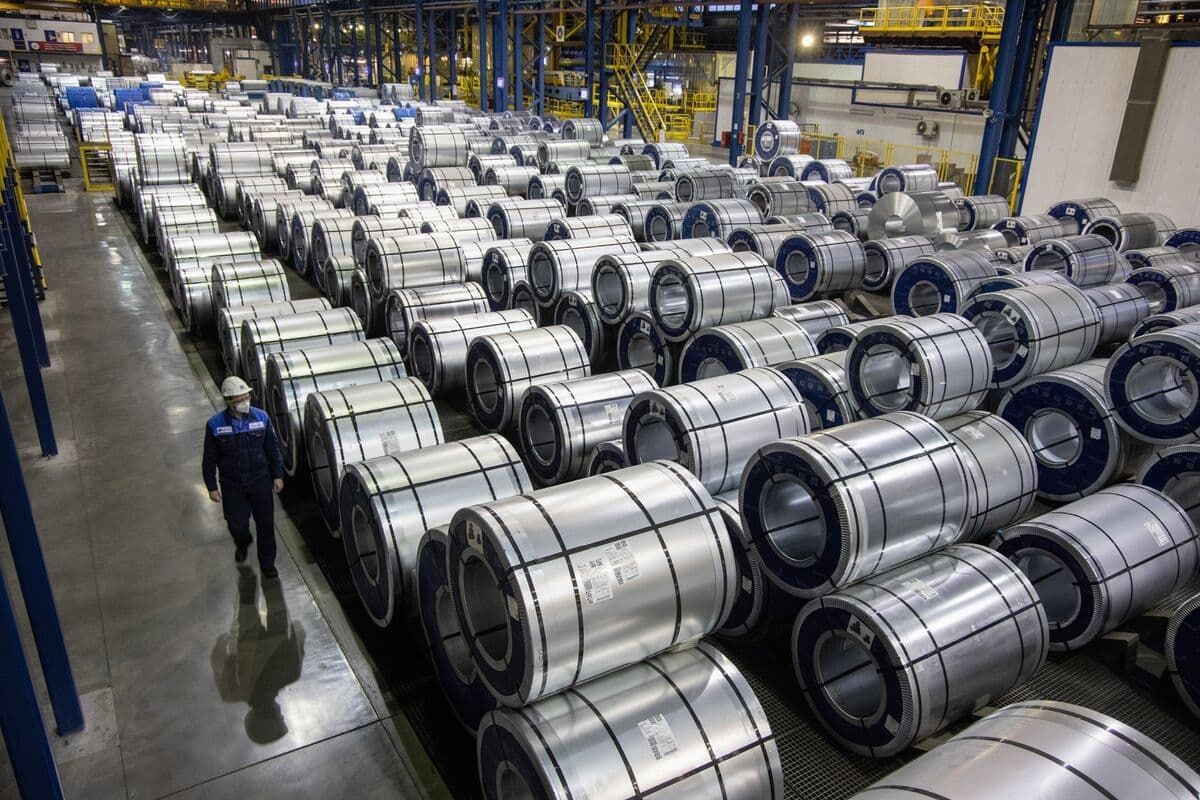 Russian Steel Use Drops 15% in First Quarter as Economy Slows