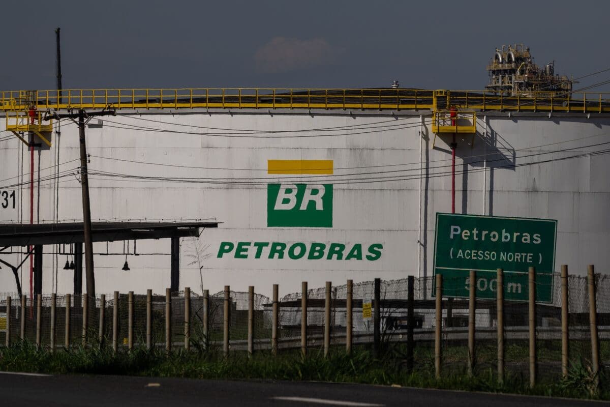 Petrobras Director Pans Low Fuel Prices, Exposing Board Rift
