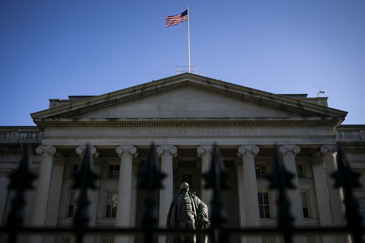 Bond Traders Hedge Against More Losses as Inflation Data Looms