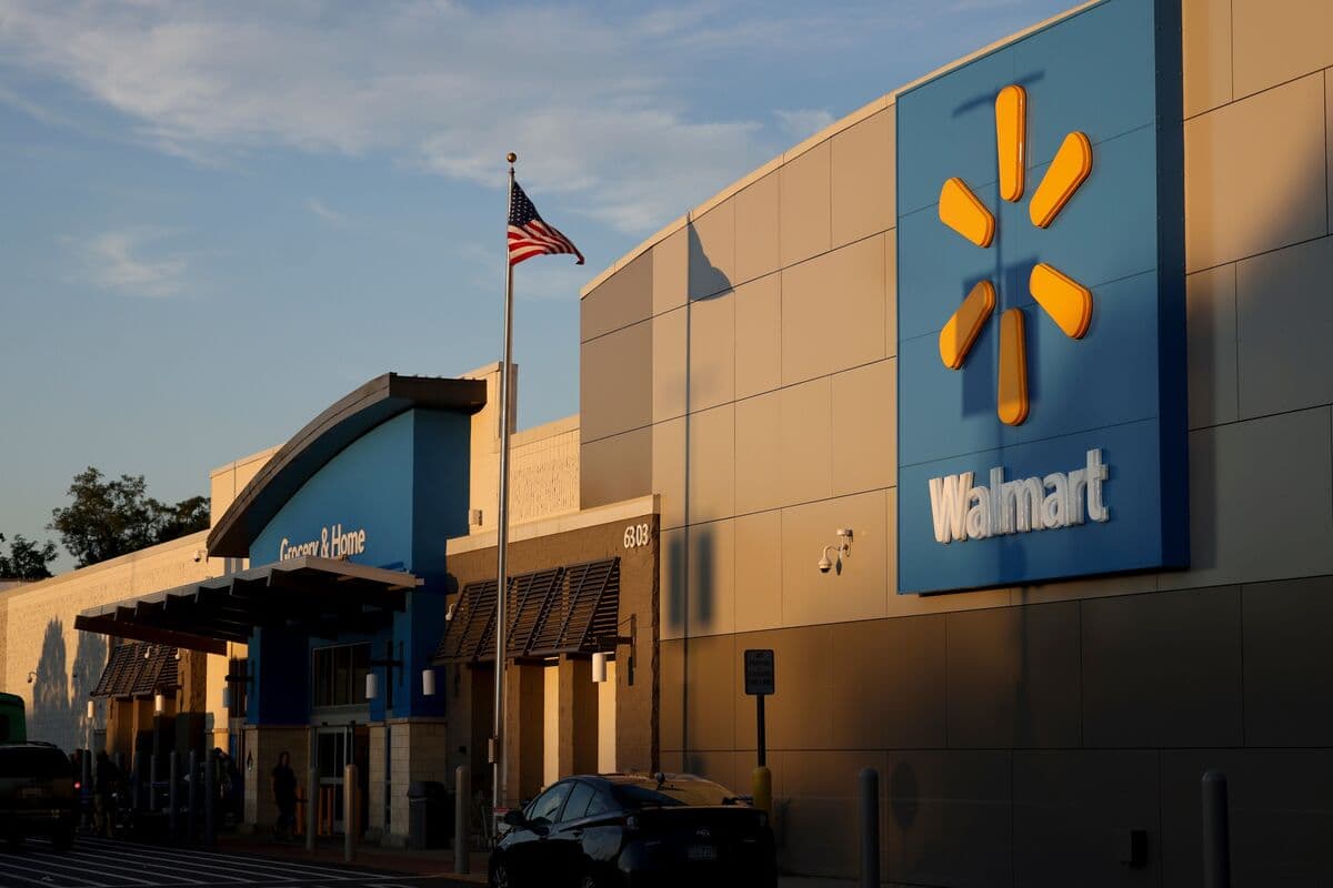 Walmart Plans to Sell Investment-Grade Bonds on Monday