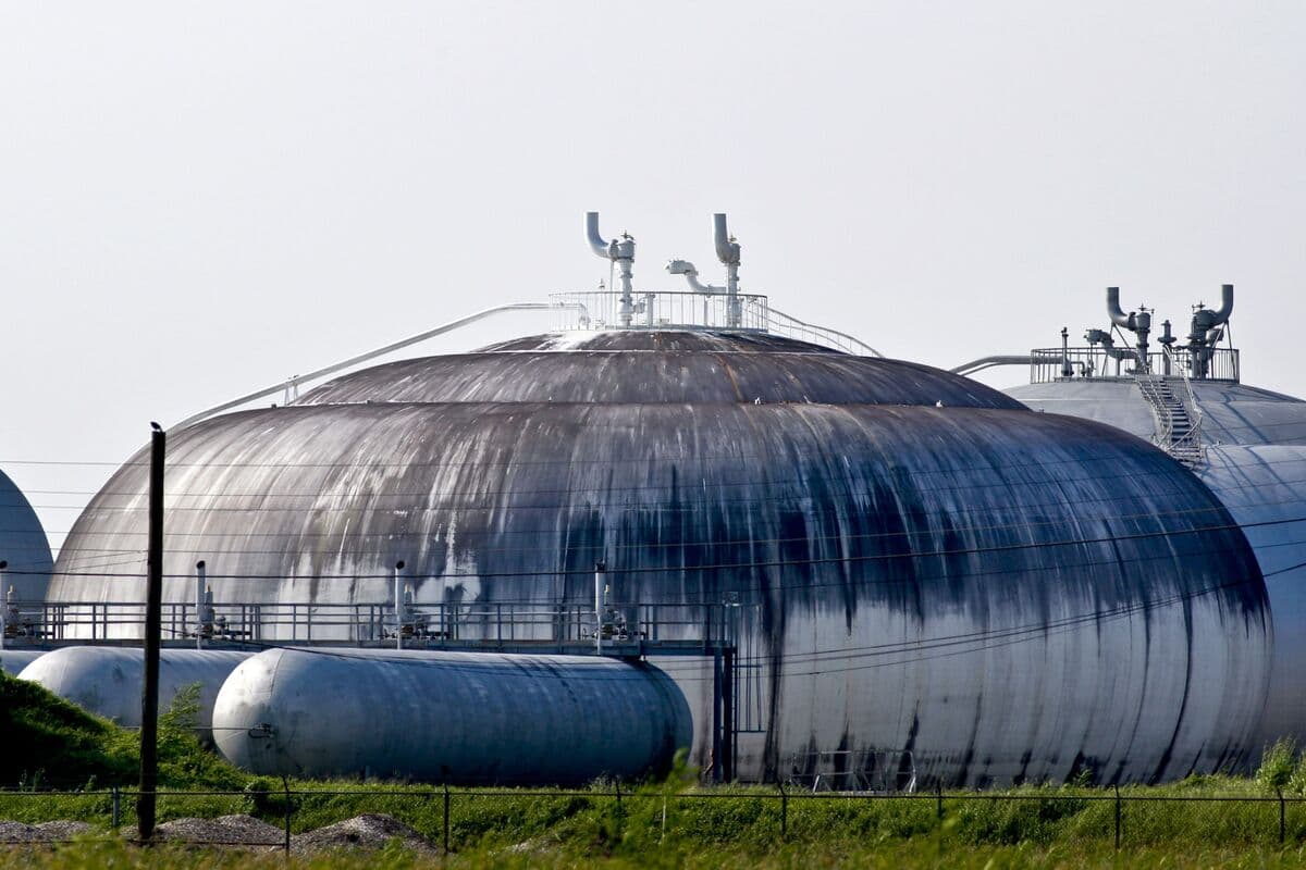 US Natural Gas Futures Rise on Oil Price Gain, Lingering Cold