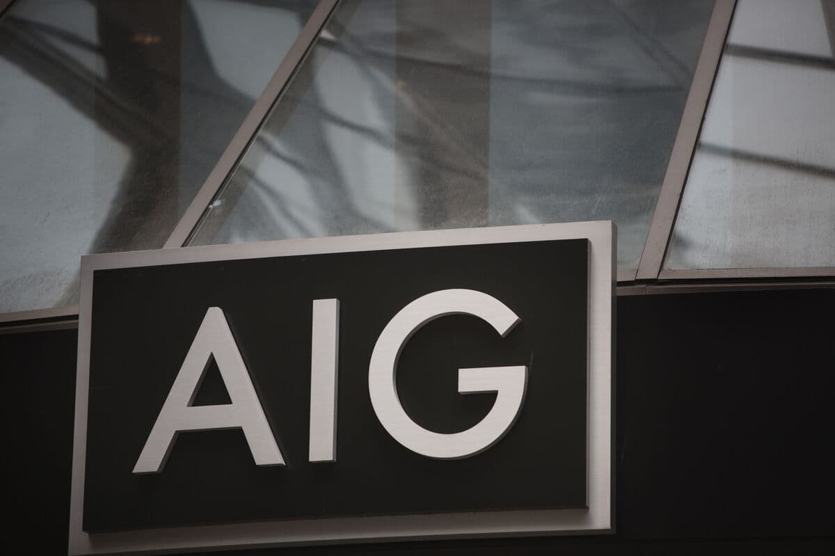 AIG Shares Rise After Profit Jumps, Recent Deals Take Hold