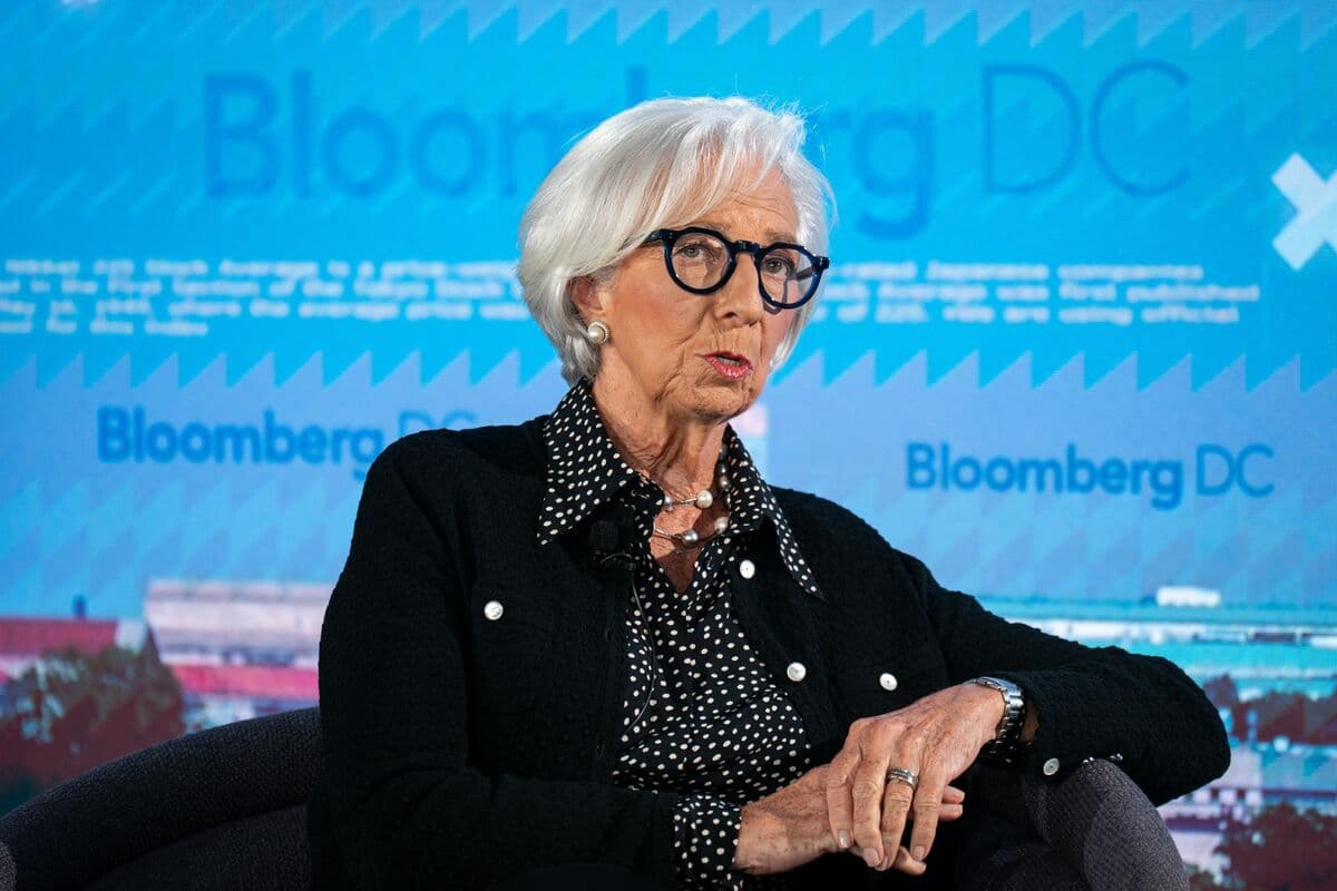 Lagarde Says She Won’t Leave ECB Early With Clouds on Horizon