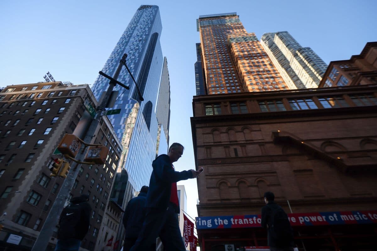 JPMorgan Sees Higher NYC Downgrade Risk Amid Tax Pushback