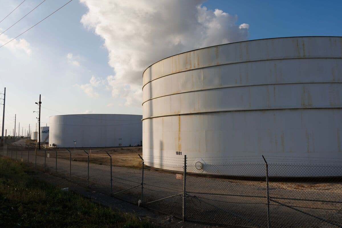 Oil Extends Gain as Peace Negotiations Between US and Iran Stall