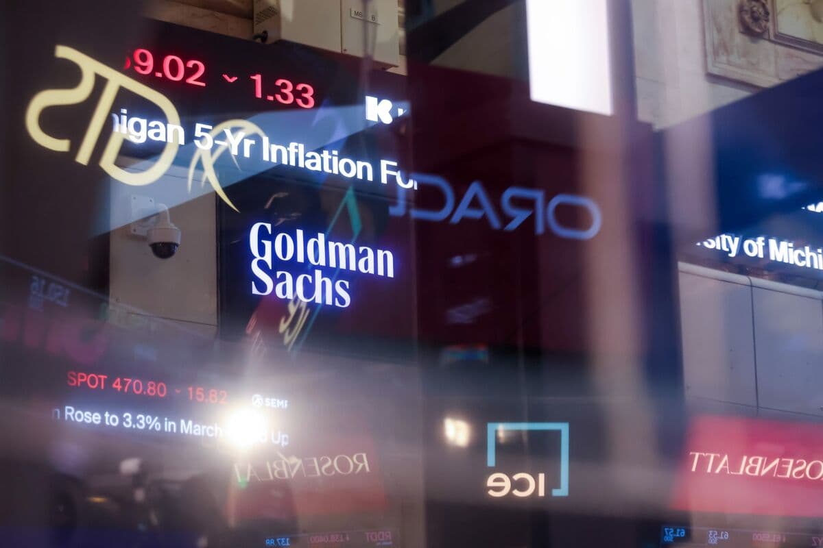 Goldman Shares Fall as Bond Trading Miss Outweighs Equity Record