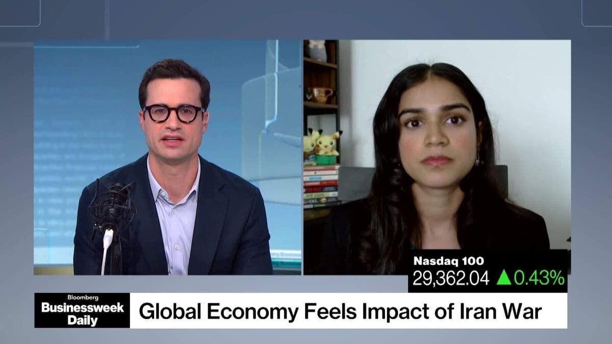 Oil Climbs as US-Iran Deadlock Lifts Bond Yields