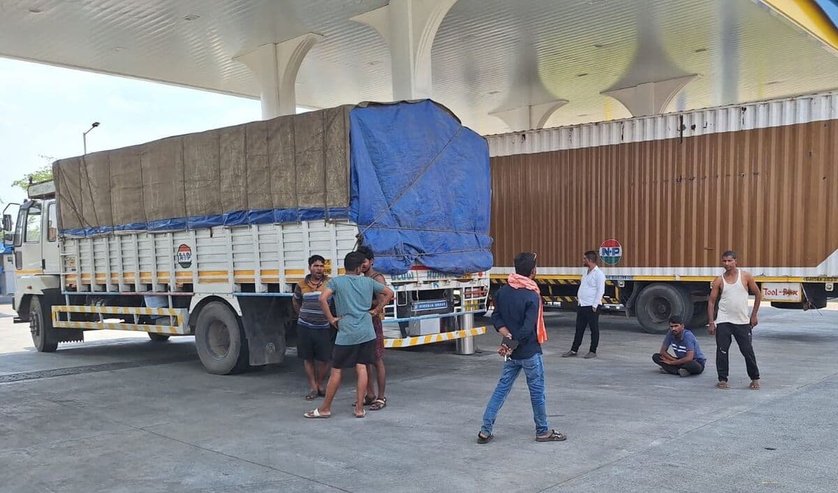 India’s Diesel Crunch Leaves Truckers Stranded in Roadside Lines
