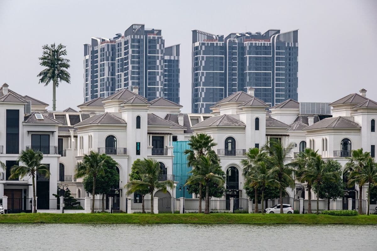 Vingroup’s 1,000% Surge Tests Limits of Vietnam’s Market Boom