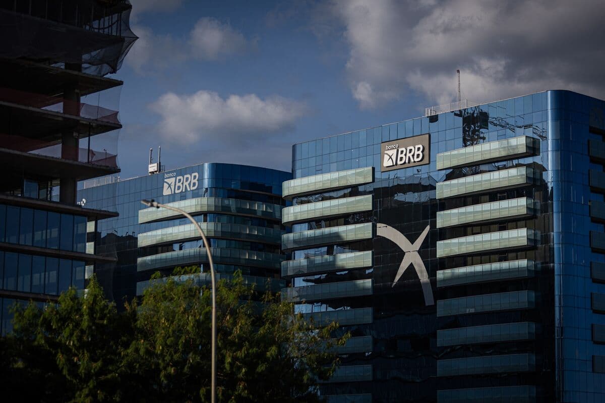 BRB Shareholders Greenlight Capital Raise Up to $1.8 Billion