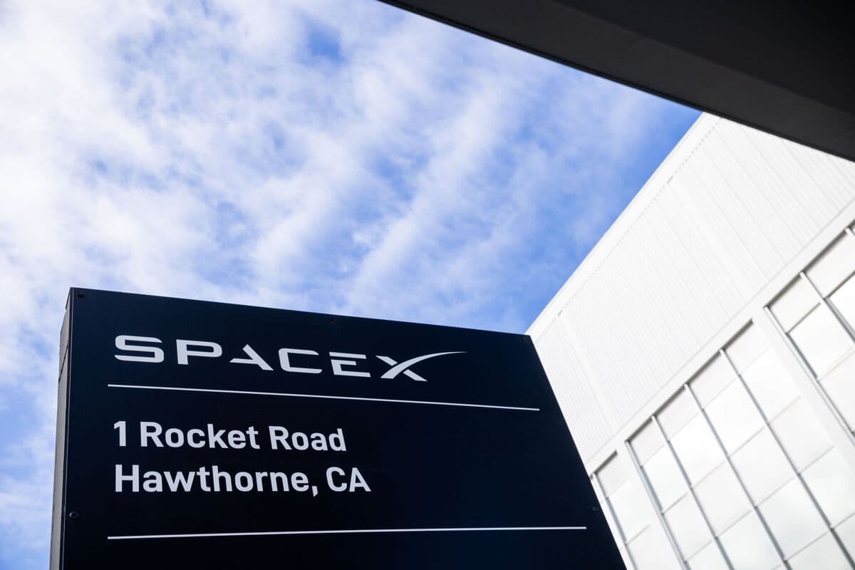 SpaceX Promises a Bonanza for Wall Street’s Bankers