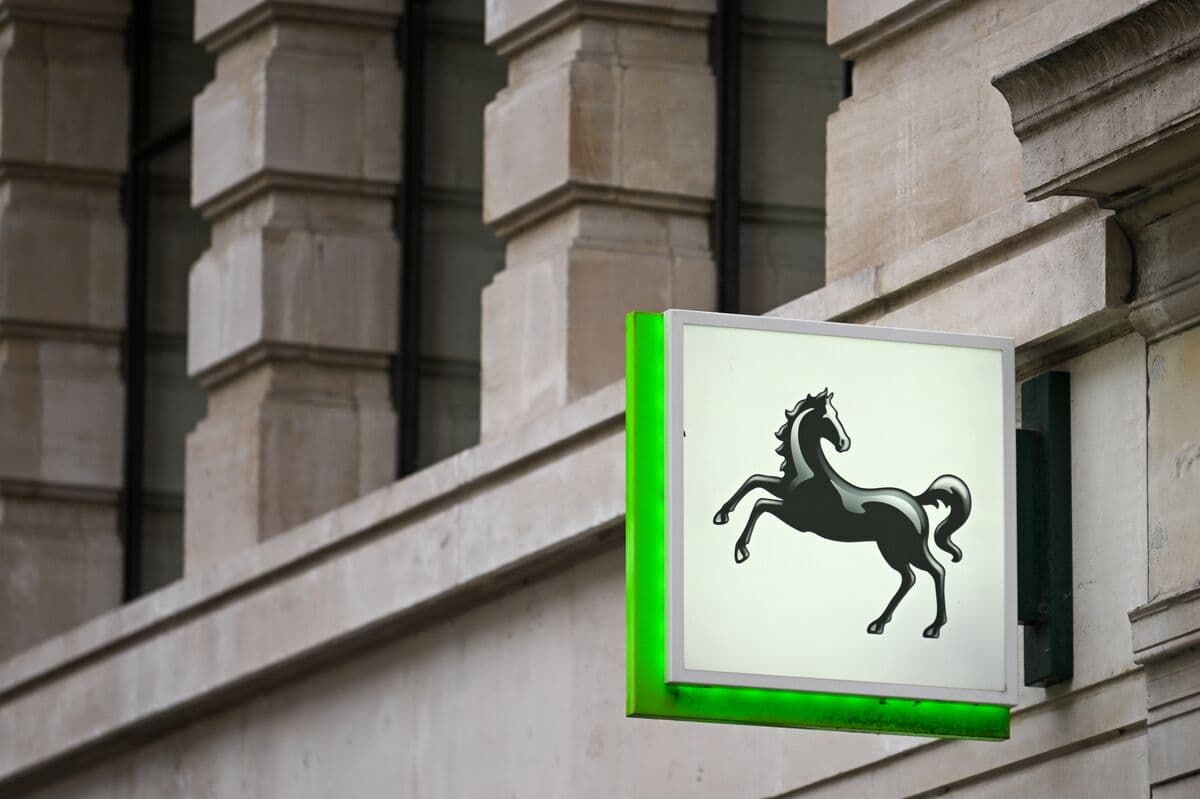 Lloyds Taps Japan’s Booming Samurai Market With ¥75 Billion Sale