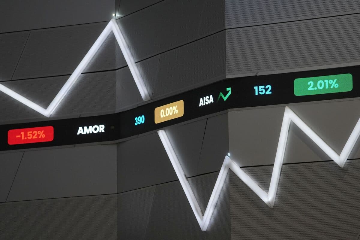 Emerging FX Index Rebounds as Trump Offers Iran Truce Extension